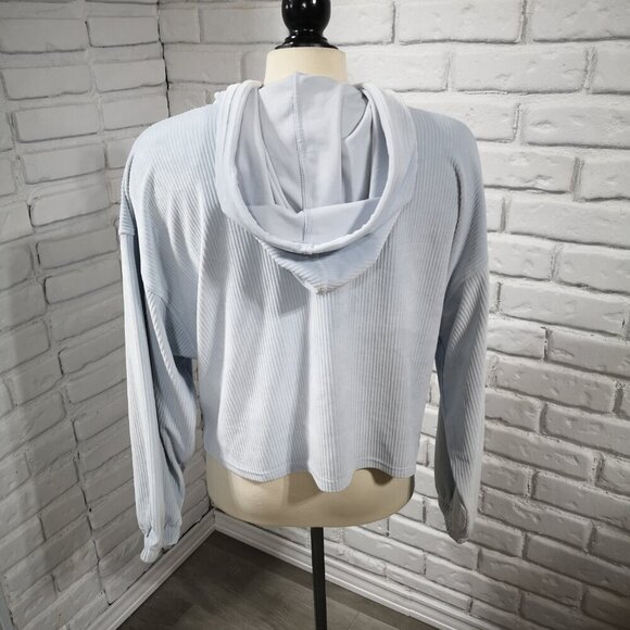 Champion Ladies Size Medium Light Blue Straight Fit Crop Hoodie - Picture 2 of 12